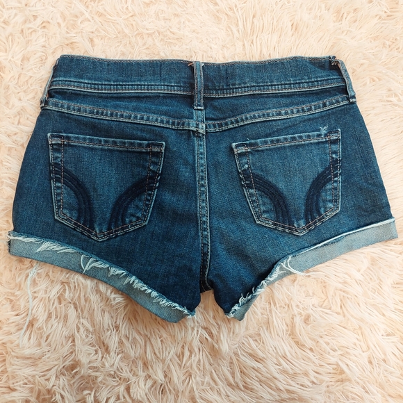 Hollister Low Rise Jean Short - With Embroidered Details - Size 00 w23 - Picture 8 of 9